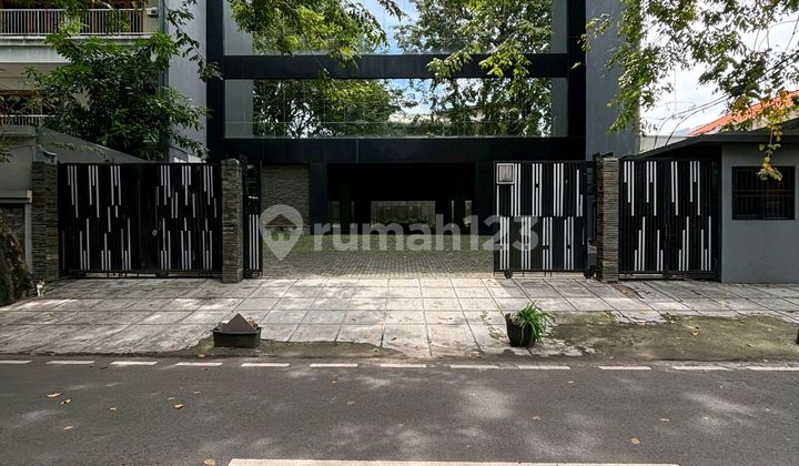 Gedung Komersil Di Pusat Kota Jakarta Dekat Ke Akses Jalan Kebon Sirih