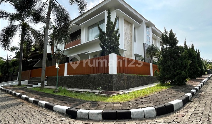 Tropical House in a Lush Complex Environment Adjacent to South Jakarta Flood-Free 2