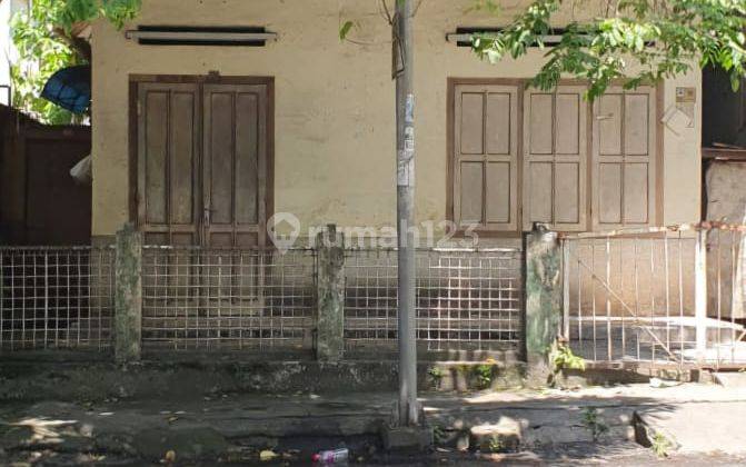 Rumah Tua Di Tengah Kota Manado Hadap Jalan Raya 1