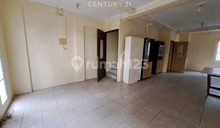For Rent 3-Story Shop House in Lippo Karawaci 2