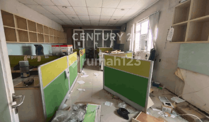 For Rent: Shop House on Main Road Hook Location in BSD.