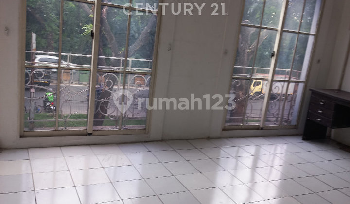 For Rent: Palaize Europe Shop House Lippo Karawaci Near Toll Road Strategic 2