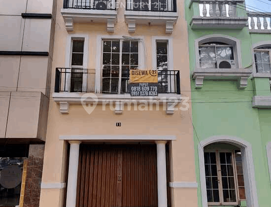For Rent 3-Story Shop House in Lippo Karawaci 1