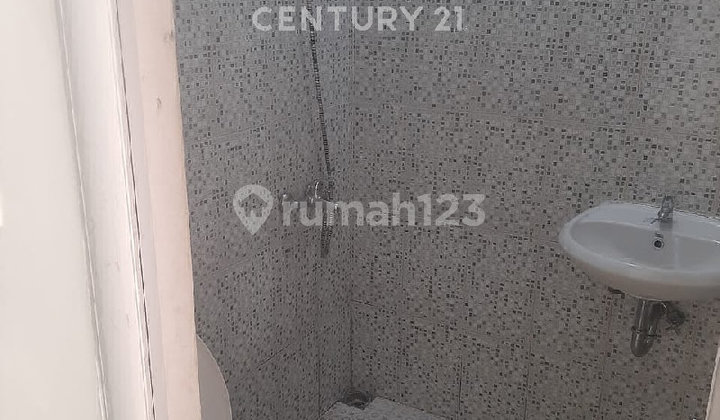 For Sale House Near Club Sport In Cluster Garden Sawangan 2