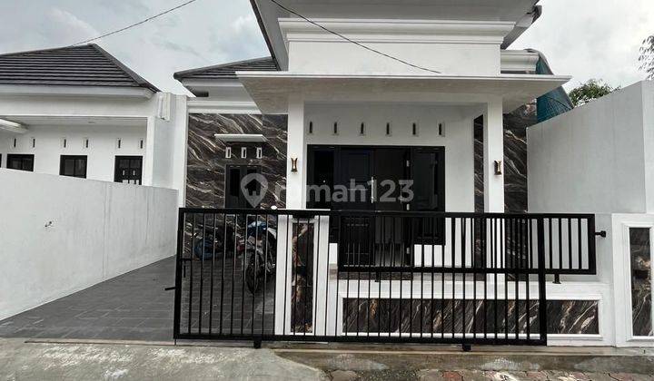 Rumah Modern Dalam Perumahan Dekat Kampus Uii Terpadu 1