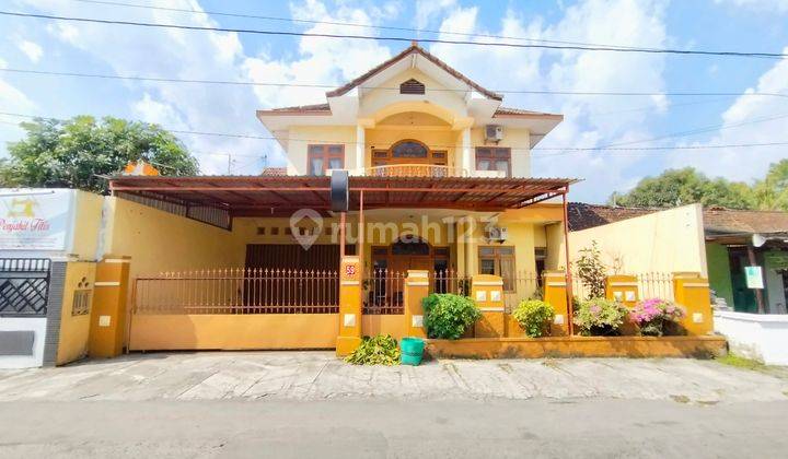 Rumah Mewah 2 Lantai Strategis Pinggir Jalan Aspal Dekat Monumen Jogja Kembali 1