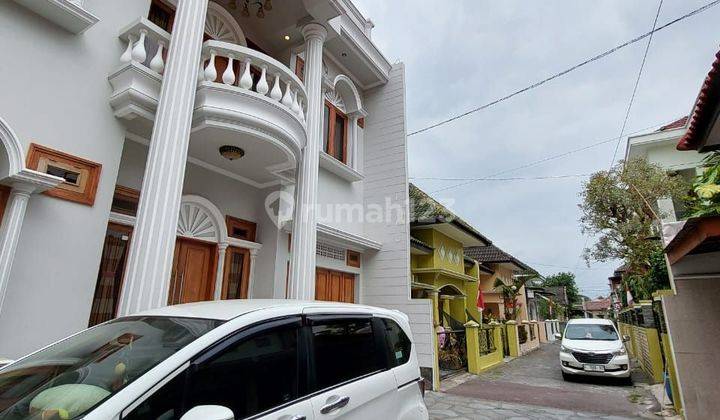 Rumah Mewah 3 Lantai Di Sidoarum Dekat Kota Jogja 2