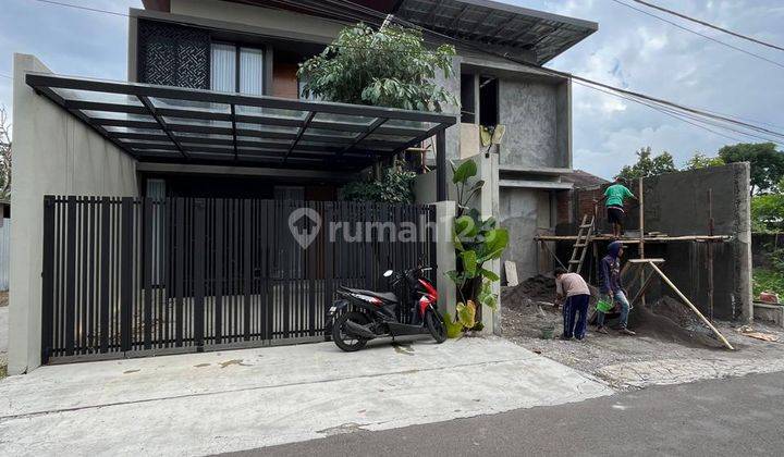 Rumah Mewah 2 Lantai Kontemporer Dekat Sd Model Wedomartani Ngemplak Sleman 1