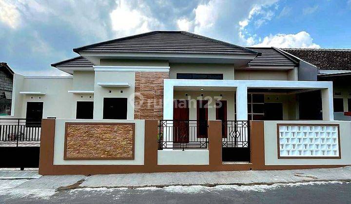 Rumah Baru Luas Carpot 2 Mobil Di Purwomartani Sleman 1