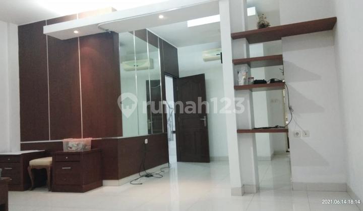 Hoek House Jelambar Ilir 3 floors, Size 7x10, SHM, West Jakarta 2