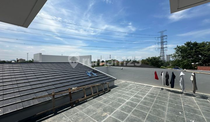 Rumah Metland Puri, Uk 9x15, 2.5lantai, Shm, Jakarta Barat