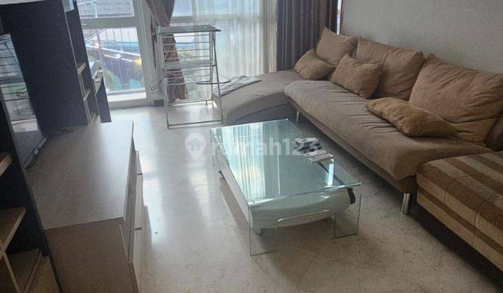 ruang tamu apartment furnished 2 br