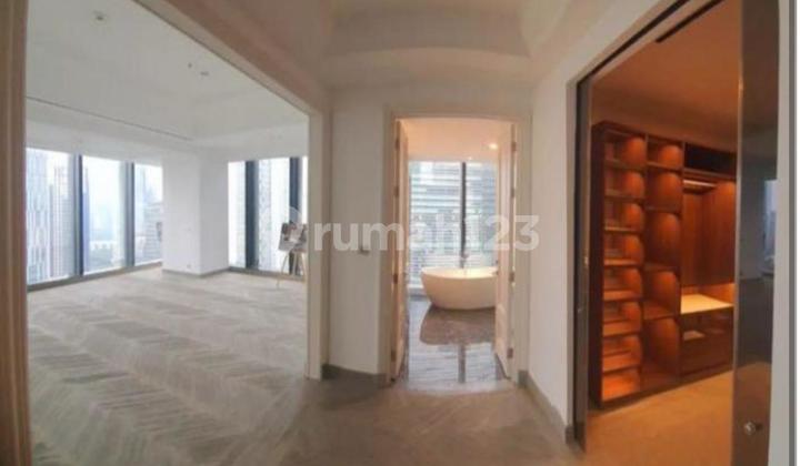 Apartment Semi Furnished 4 BR