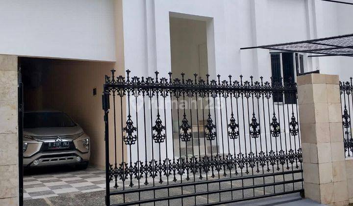 Rumah 2 Lantai di Kebayoran Baru, Jakarta Selatan  1