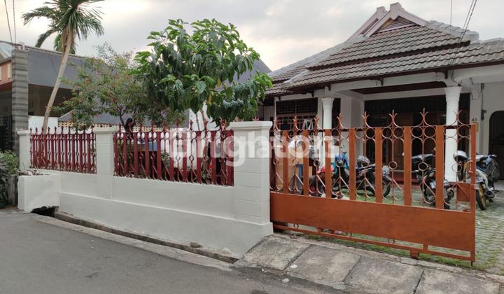 DIJUAL RUMAH  MASIH LAYAK PAKAI LOKASI DI TENGAH KOTA 1