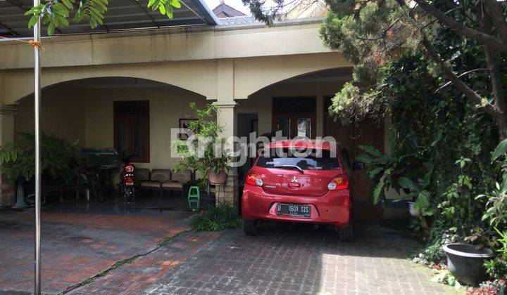 dijual rumah 2 lantai layak pakai lokasi bagus 2