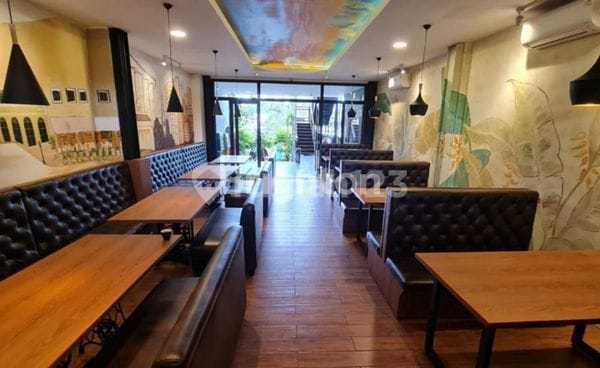 Nice Ready-to-Use Shop House for Sale Including Kitchenware 2