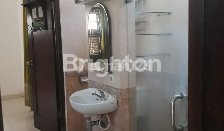 RUMAH DIJUAL ASRI SERASA VILLA dalam komplek