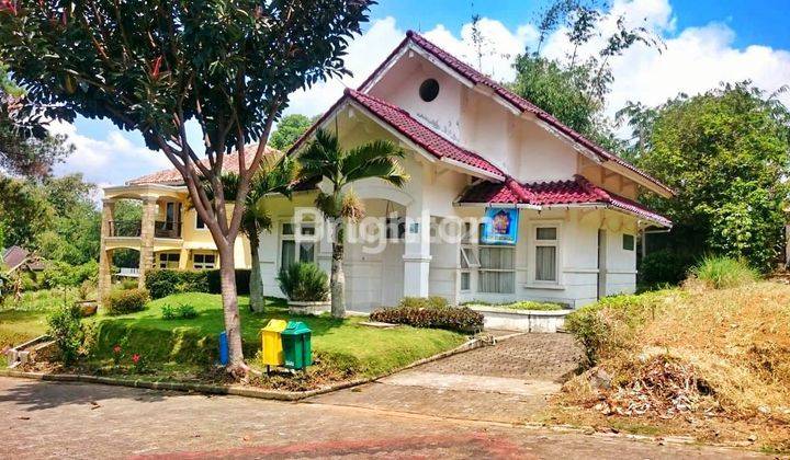 DIJUAL RUMAH VILLA CANTIK DAN ASRI DALAM KOMPLEK 1