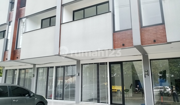 For Sale: New 3.5-Story Shophouse in a Strategic, Busy Location