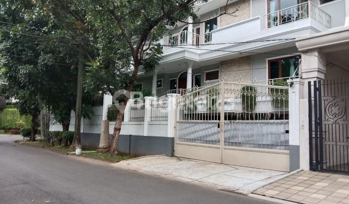 RUMAH BERTINGKAT BAGUS ADA KOLAM RENANG 2