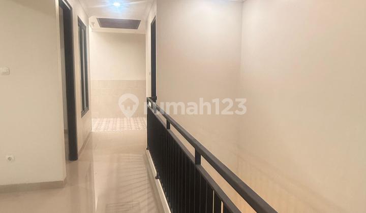 Rumah Baru!! Siap Huni Rumah Modern 3 Lantai Di Rawamangun. Lihat Pasti Suka! 2