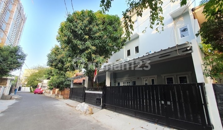 Bu...jual Cepat!!! Rumah Kost 3 Lantai Dengan 21 Kamar Letak Strategis Di Cempaka Putih Dengan Kondisi Sekarang Full Estimasi Pendapatan 45juta/bulan. Bu...jual Cepat!!! Rumah Kost 3 Lantai Dengan 21 Kamar Letak Strategis Di Cempaka Putih Dengan Kondisi Sekarang Full Estimasi Pendapatan 45juta/bulan.