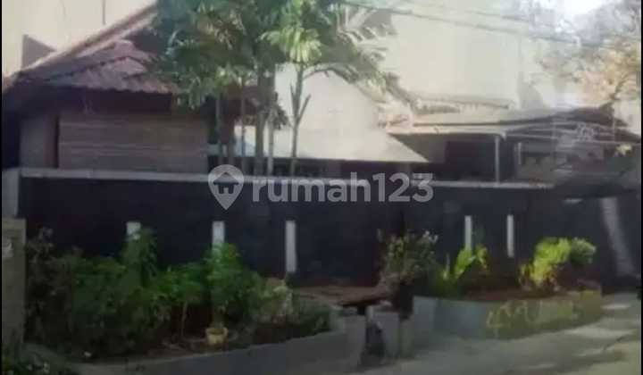 Jual Rumah Besar Di Kramat Yang Strategis, Cocok Untuk Hunian, Kantor Atau Kos.