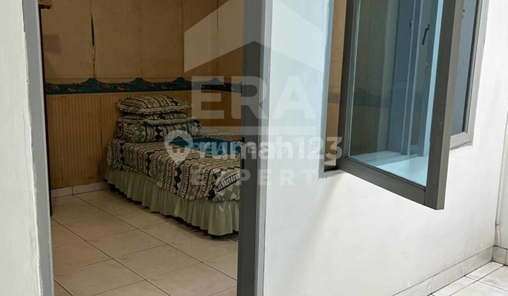 Comfortable and Spacious Ready-to-Occupy House in Cempaka Putih Area with 24-Hour Security 2