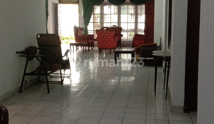 Rarely Available for Rent!! Large House at an Affordable Price in Rawamangun!!