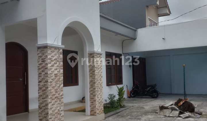 Disewakan Rumah Besar Dan Bagus Di Area Strategis Cocok Untuk Usaha Cafe Dan Makanan Dengan Parkiran Yang Luas Disewakan Rumah Besar Dan Bagus Di Area Strategis Cocok Untuk Usaha Cafe Dan Makanan Dengan Parkiran Yang Luas