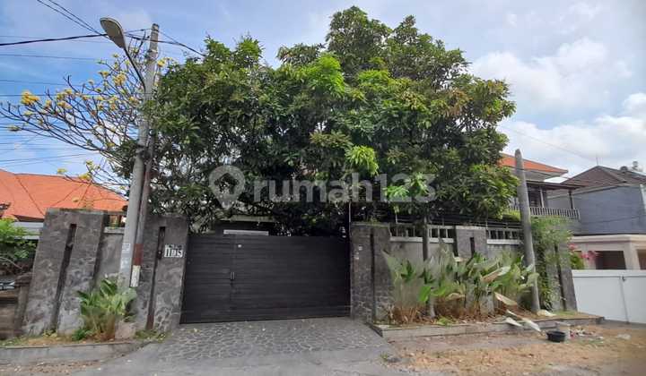 Rumah Semi Villa Lokasi Strategis Di Area Denpasar