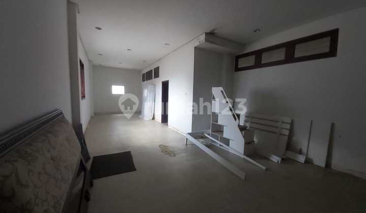 Commercial Building for Rent on Jokroaminoto Street Commercial Building for Rent on Jokroaminoto Street