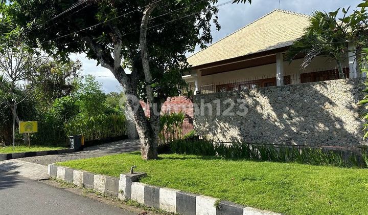 Rumah Modern Model Villa Di Puri Chandra Asri, Gianyar 2