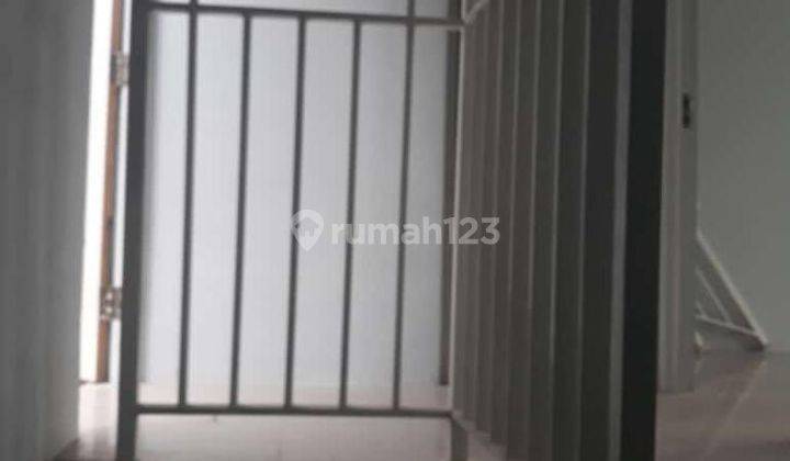 Dijual Rumah 2 Lantai Pinggir Jalan Suasana Asri Dan Nyaman 2