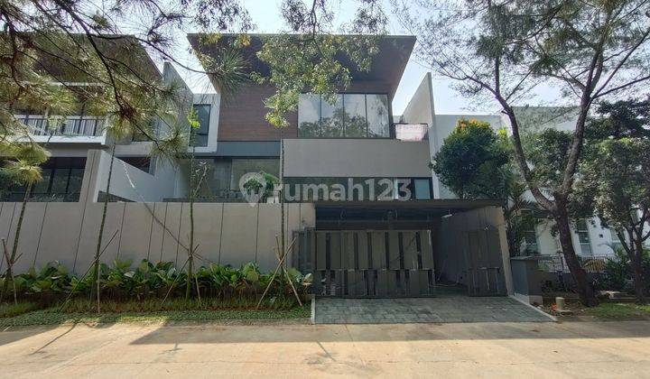 Rumah 3 Lantai Unfurnished SHM di Sentul City, Bogor 1