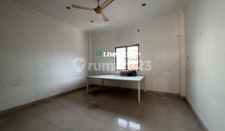 For Sale: Shop House Hook Position in Prima Minimalis Complex 2