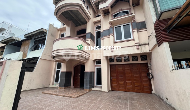Dijual Villa Mewah di Komplek Elite , Komplek Taman Polonia 3 2