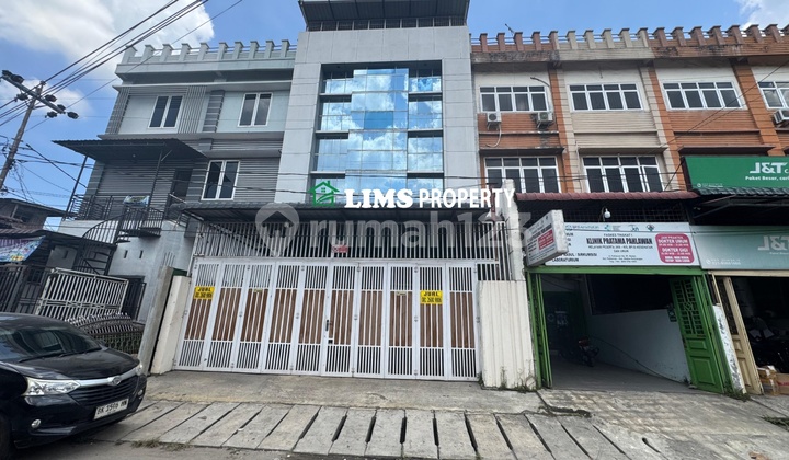 Tandem Shop House on Jl. Pahlawan (Former Beauty Clinic)