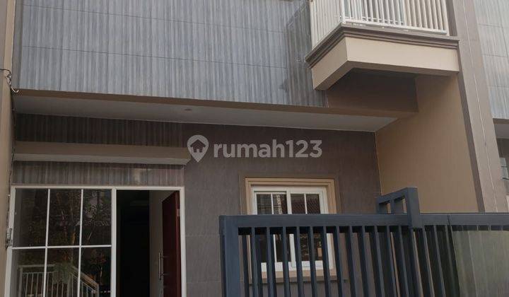 Rumah Baru 2 Lantai Minimalis Lokasi Nyaman Ditempati 2