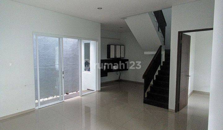 Rumah 2 Lantai Bagus Semi Furnished SHM di Setra Sari, Bandung 2