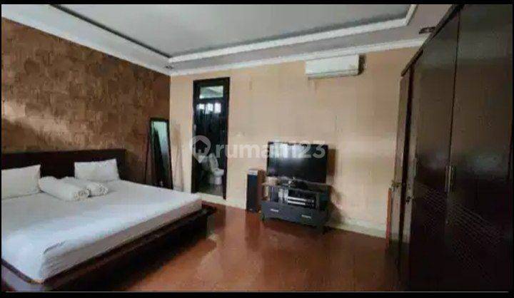 Rumah Mewah Strategis Untuk Hotel Full Furnished Sayap Riau 2