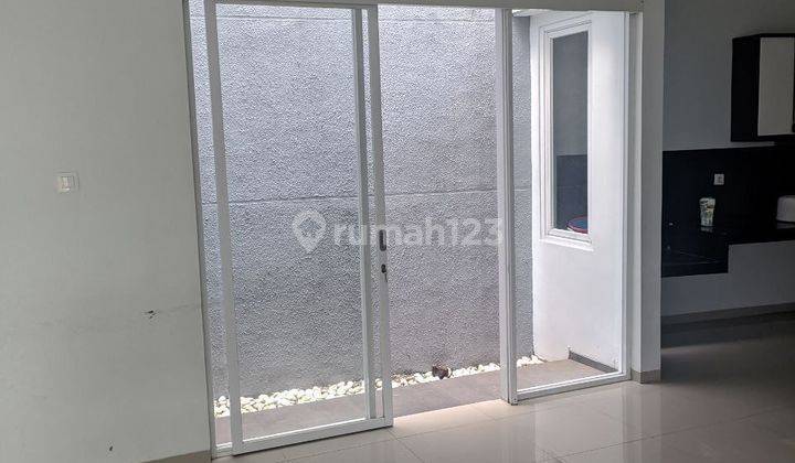 Rumah 2 Lantai Bagus Semi Furnished SHM di Setra Sari, Bandung 2