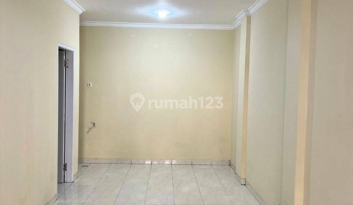 Rumah Minimalis Bagus dan Berlokasi Strategis Siap Huni di Royal Residence 2