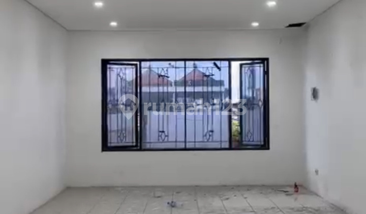 For Rent: 2-Story Shop House on Sunset Road Near Seminyak 2