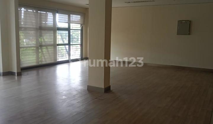 Disewakan Ruko Gandeng Exbank 3 Lantai di Dekat Dewisri Seminyak