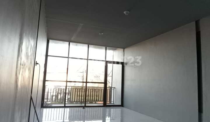 Two Storey Shop For Rent Near Beach And Lots Of Pedestrians In Canggu