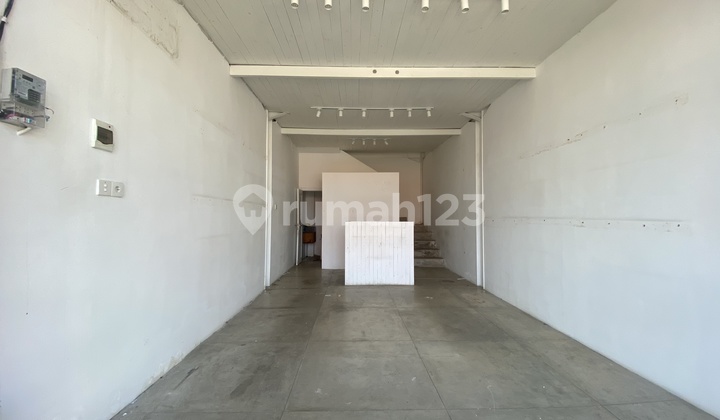 2-Story Shophouse For Rent Just A Walk To Canggu Beach