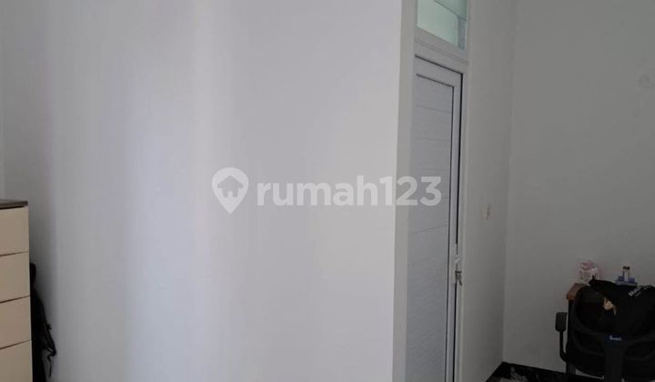 Di Jual Rumah Mewah 3 Lantai + Rooftop di Sunrise Garden 2