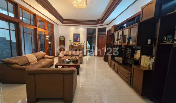 Rumah Huni Bagus Posisi Hook di Puri Indah